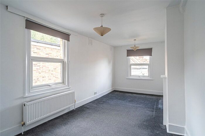 2 Bedroom Flat For Sale In Elm Park, London, SW2