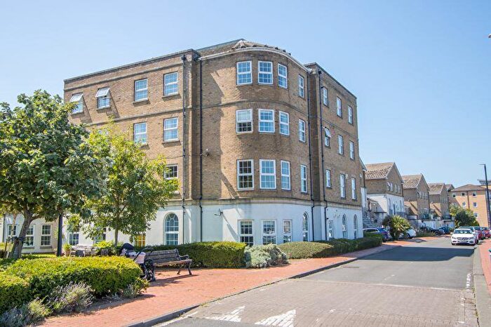 1 Bedroom Flat To Rent In John Batchelor Way, Penarth, CF64