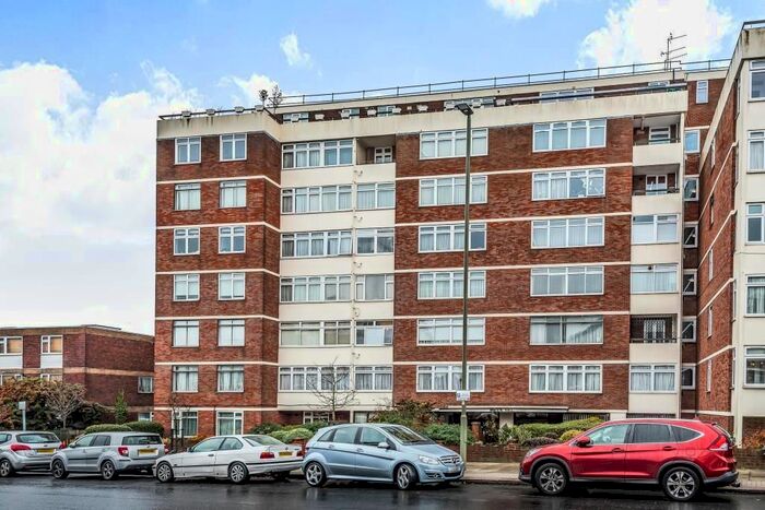 2 Bedroom Flat To Rent In Melvin Hall, Golders Green, NW11