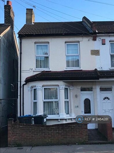 4 Bedroom Terraced House To Rent In Davidson Road, Croydon, CR0