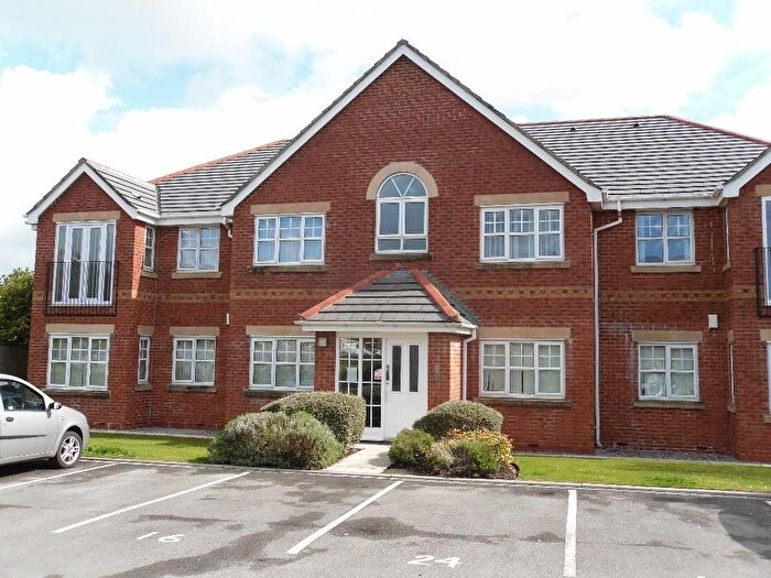 2 Bedroom Flat To Rent In Fieldings Close, Wigan, WN5