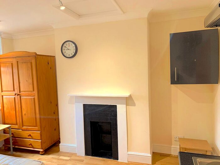 Studio To Rent In Mile End Road, Mile End, London, London, E1