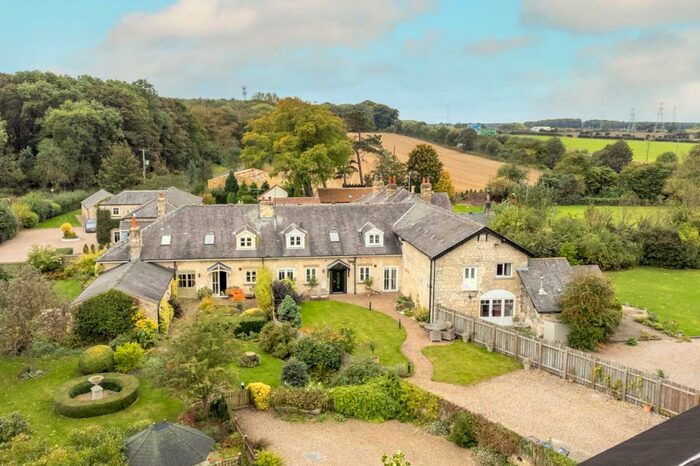 4 Bedroom House For Sale In Paradise Lane, Hazelwood, LS24