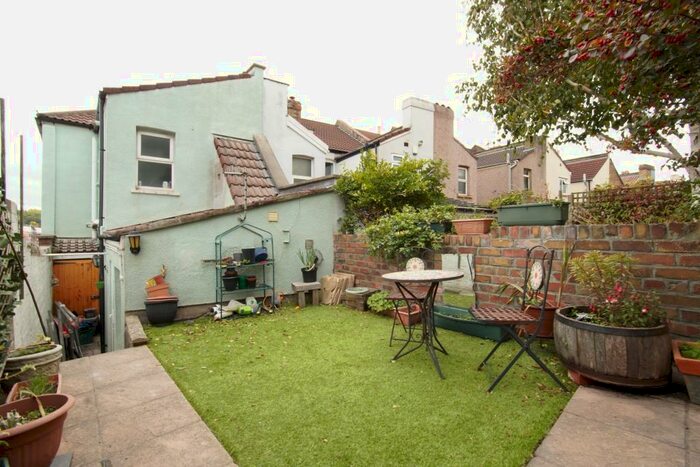 2 Bedroom Apartment To Rent In Ashgrove Road, Bedminster, Bristol, BS3