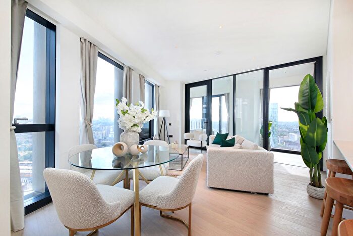 2 Bedroom Flat To Rent In Nine Elms Lane, London, SW8