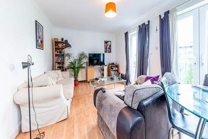 2 Bedroom Flat To Rent In Fuller Close, Bethnal Green, E2