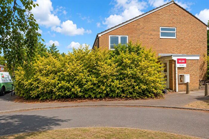 2 Bedroom End Terrace House For Sale In Greenfield Close, Dunstable, Bedfordshire, LU6
