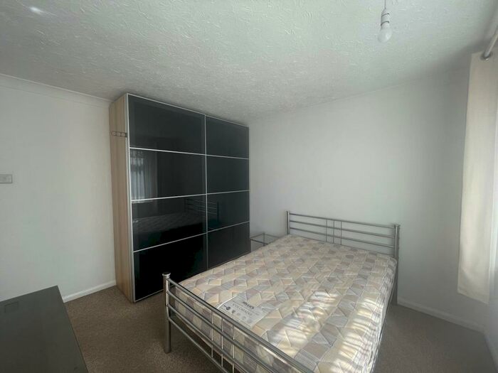 2 Bedroom Maisonette To Rent In Vale Drive Southampton, SO18