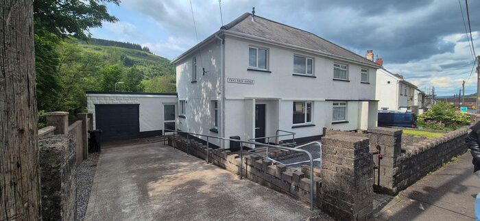 3 Bedroom Property To Rent In Ynysfach Avenue, Resolven, Neath, SA11