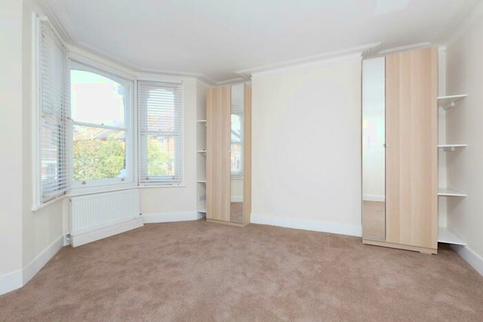 Flat To Rent In Calabria Road, Highbury, N5