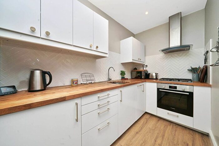 2 Bedroom Flat To Rent In Wilson Road, Denmark Hill, London, SE5