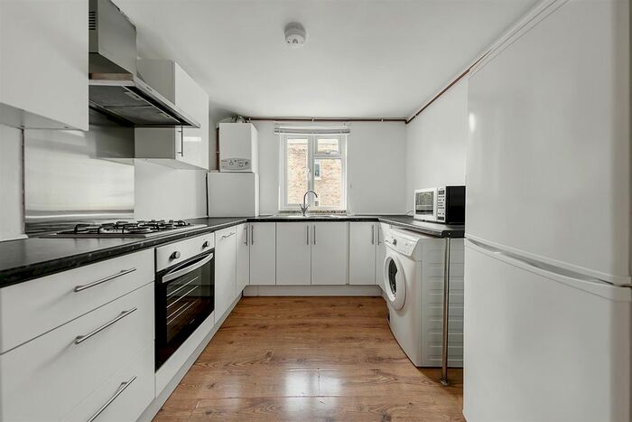 3 Bedroom Flat To Rent In Ducie Street, London, SW4