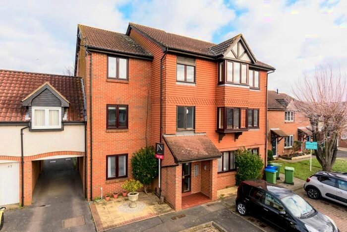 1 Bedroom Flat To Rent In Shaw Drive, Walton-On-Thames, KT12