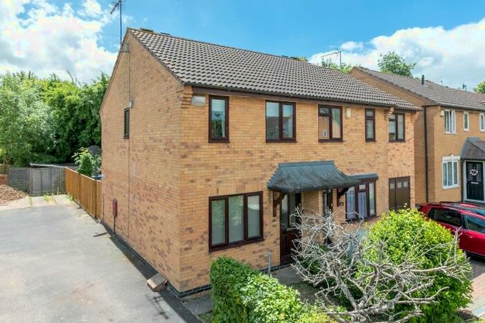 2 Bedroom Semi-Detached House To Rent In Winchester Close, Banbury, OX16