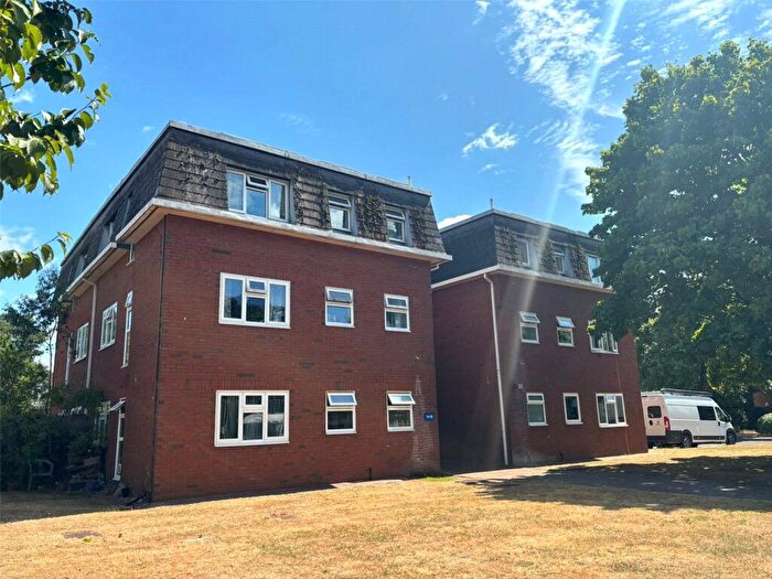 1 Bedroom Flat To Rent In Bartons Way, Farnborough, Hampshire, GU14