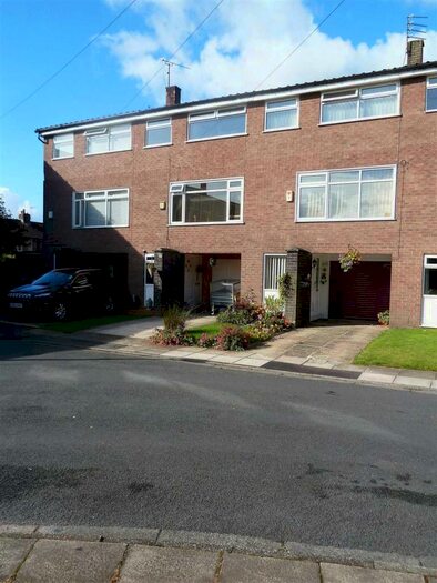 3 Bedroom Mews To Rent In Fulmere Court, Manchester, M27