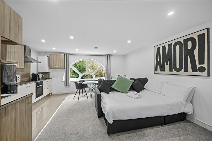 1 Bedroom Flat To Rent In Middleton Drive, Surrey Quays, SE16