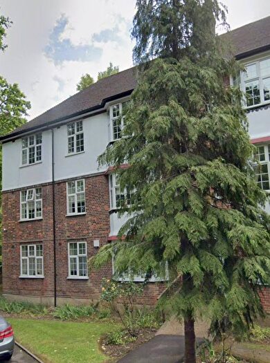 3 Bedroom Flat To Rent In Holders Hill Road, Hendon, NW4