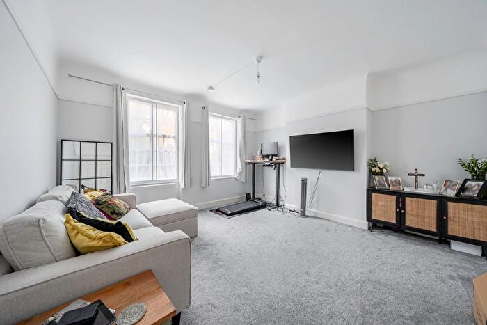 2 Bedroom Flat To Rent In Belmont Grove, London, SE13
