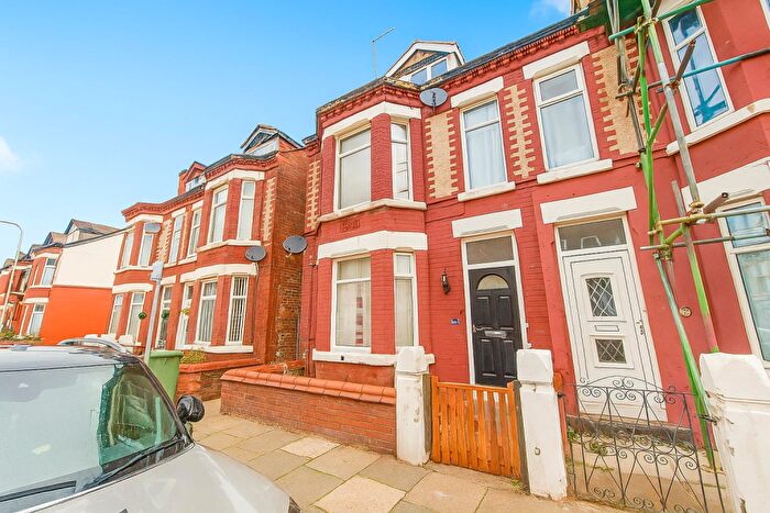 3 Bedroom Semi-Detached House For Sale In Edinburgh Road, Wallasey, CH45