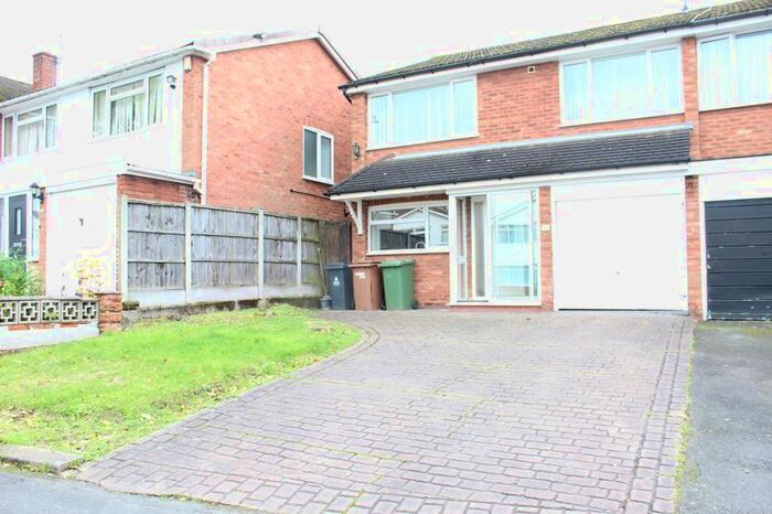 4 Bedroom Semi-Detached House To Rent In Helston Road, Parkhall, Walsall, WS5