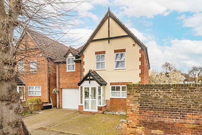 4 Bedroom Detached House For Sale In Princes Road, Teddington, TW11