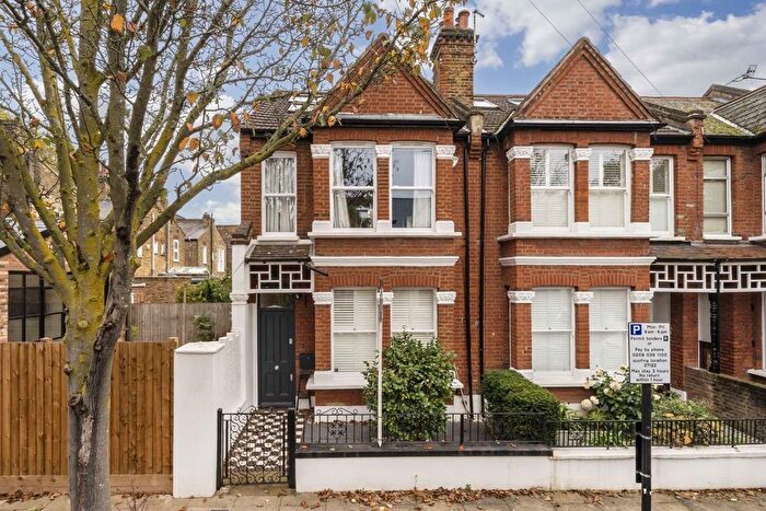 3 Bedroom Semi-Detached House To Rent In Strauss Road, London, W4