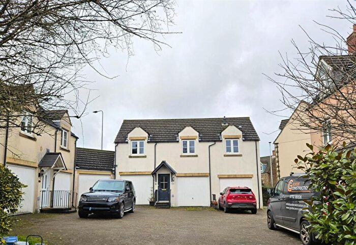 2 Bedroom Coach House For Sale In Kestrel Park, Whitchurch, Tavistock, PL19