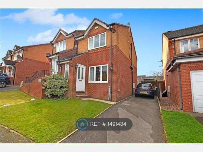 2 Bedroom Semi-Detached House To Rent In Petrel Way, Morley, Leeds, LS27