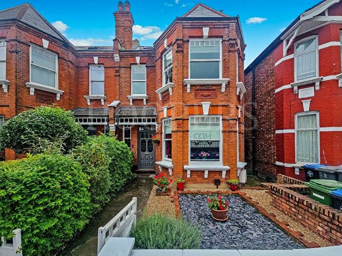 3 Bedroom Semi-detached House For Sale In Prout Grove, London, NW10
