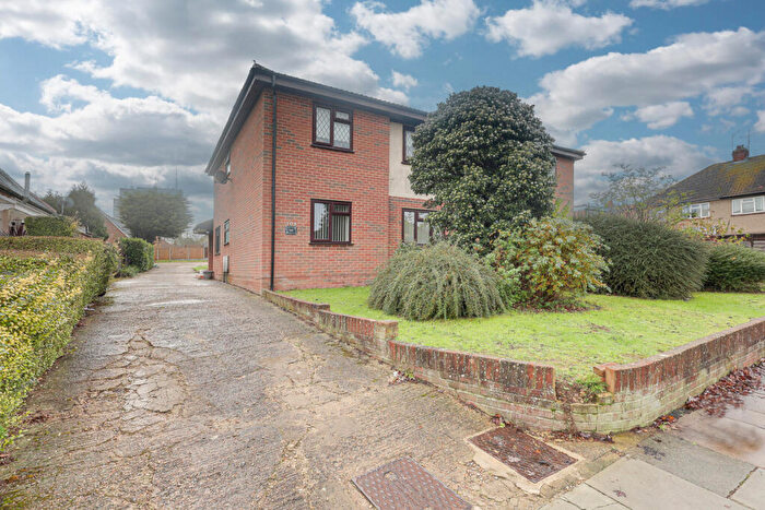 2 Bedroom Flat To Rent In Carlton Avenue, Westcliff-on-sea, SS0