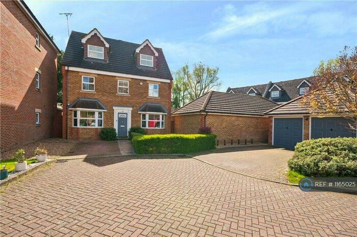 5 Bedroom Detached House To Rent In Pembroke Avenue, Pinner, HA5