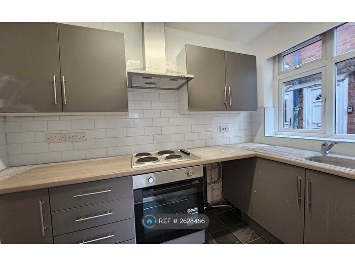 1 Bedroom Flat To Rent In Albert Avenue, Prestwich, Manchester, M25