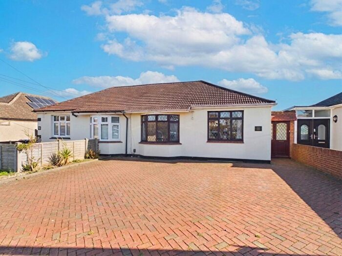 4 Bedroom Semi-Detached Bungalow For Sale In Pembroke Avenue, Corringham, SS17