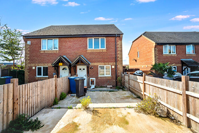 3 Bedroom Semi-Detached House For Sale In Lapwing Close, Minster-on-sea, Kent, ME12