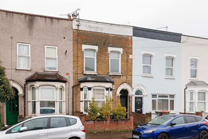 2 Bedroom Flat For Sale In Dames Road, Forest Gate, E7
