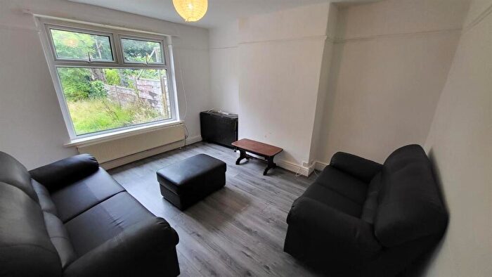 4 Bedroom House To Rent In Mornington Crescent, Manchester, M14