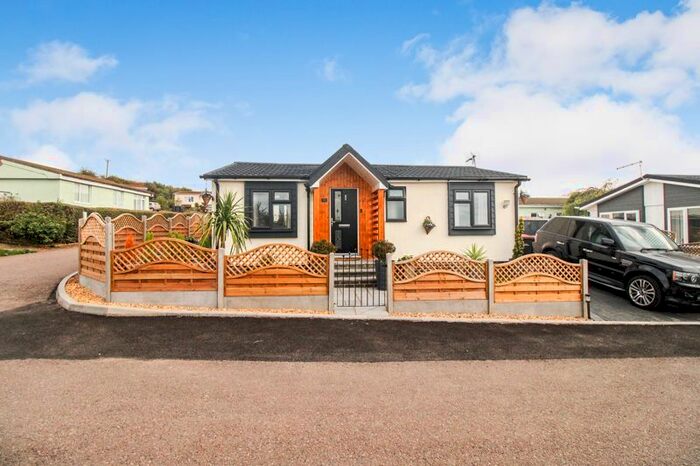 2 Bedroom Mobile/park Home For Sale In Peppercorn Park, The Baulk, Clapham, MK41