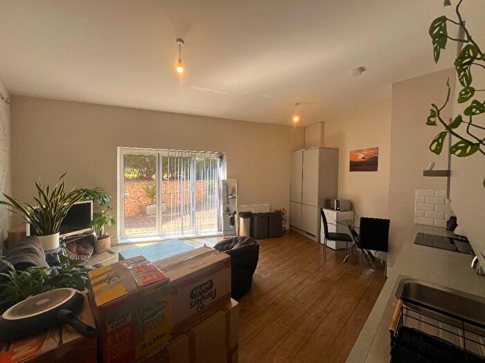 3 Bedroom Flat To Rent In Manor Drive North, New Malden, KT3