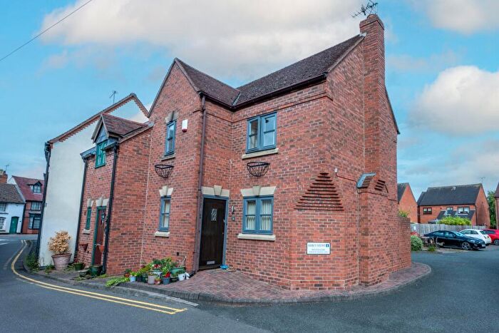 2 Bedroom Mews For Sale In Abbey Mews, Alcester, B49