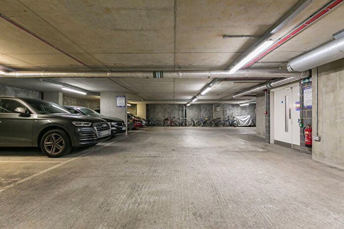 2 Bedroom Flat For Sale In Hardwicks Square, London, SW18