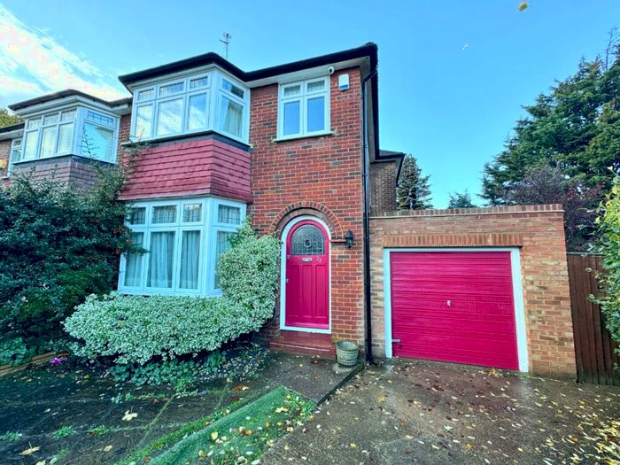 3 Bedroom Semi-Detached House To Rent In Bushmoor Crescent, Shooters Hill, London, SE18