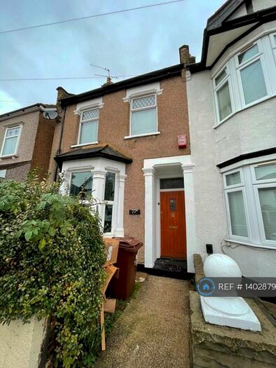 1 Bedroom Flat To Rent In Whalebone Grove, Romford, RM6