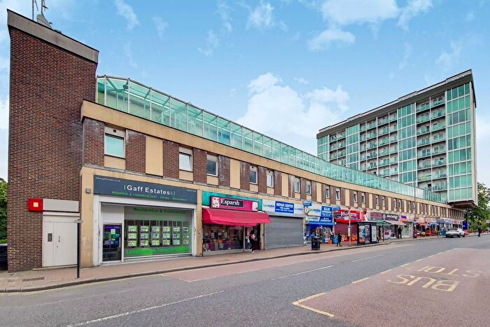 2 Bedroom Flat To Rent In Greens End, Woolwich, London, SE18