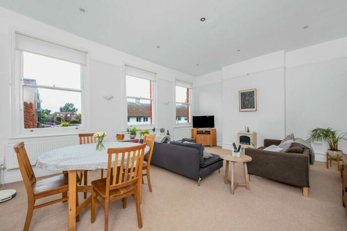 4 Bedroom Apartment To Rent In Park Hall Road, West Dulwich, London, SE21
