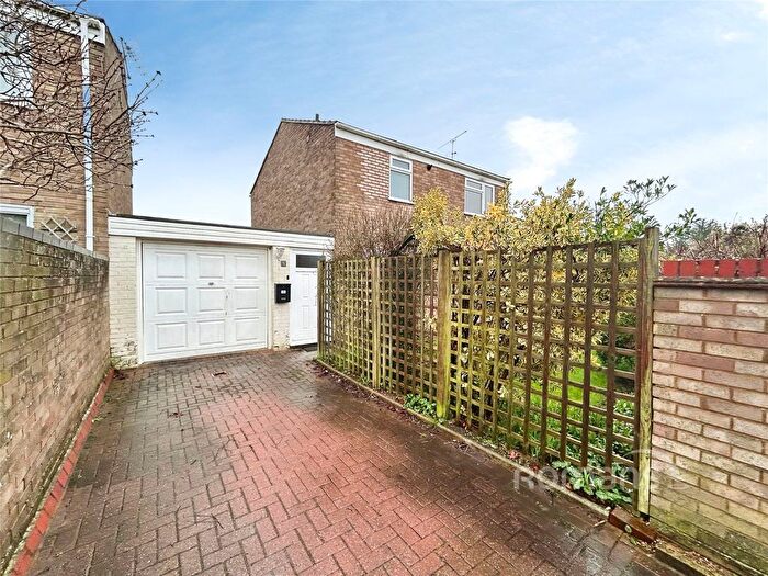 3 Bedroom Detached House To Rent In Fraser Avenue, Caversham, Reading, RG4