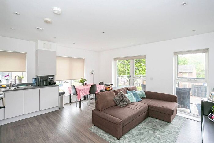 2 Bedroom Flat To Rent In Henbury Way, Bushey, South Oxhey, WD19