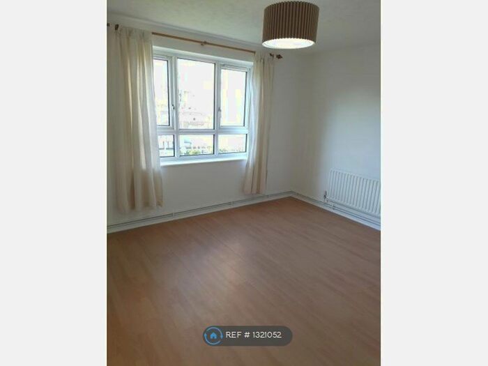 3 Bedroom Flat To Rent In Cazenove Road, London N16