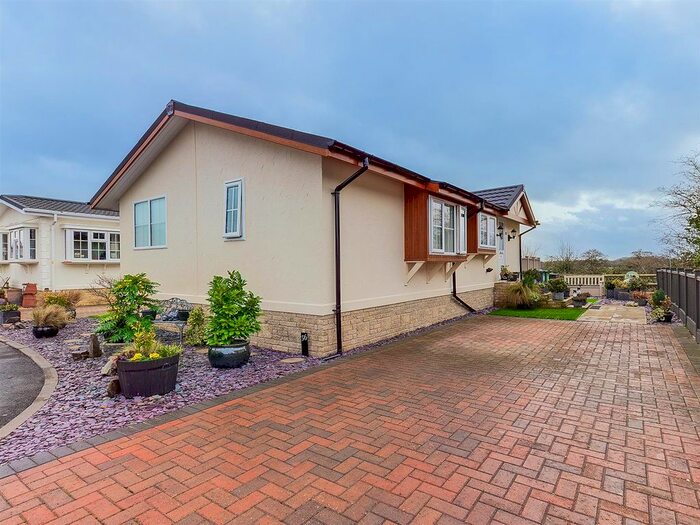 2 Bedroom Mobile/park Home For Sale In Three Counties Park, Upper Pendock, Malvern, WR13