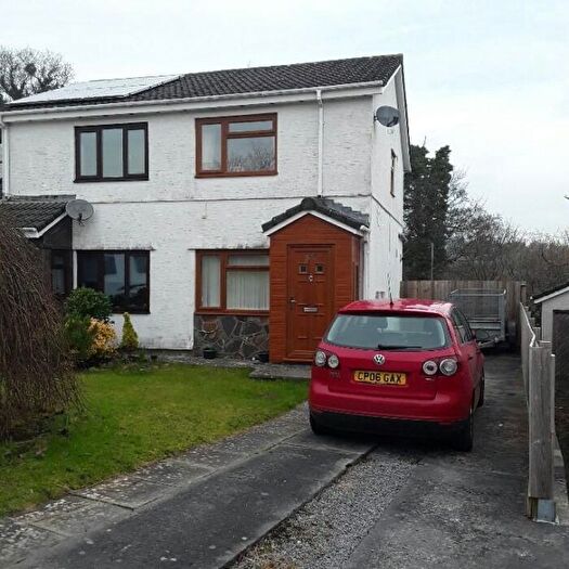 2 Bedroom Property To Rent In Hendre Park, Llangennech, SA14